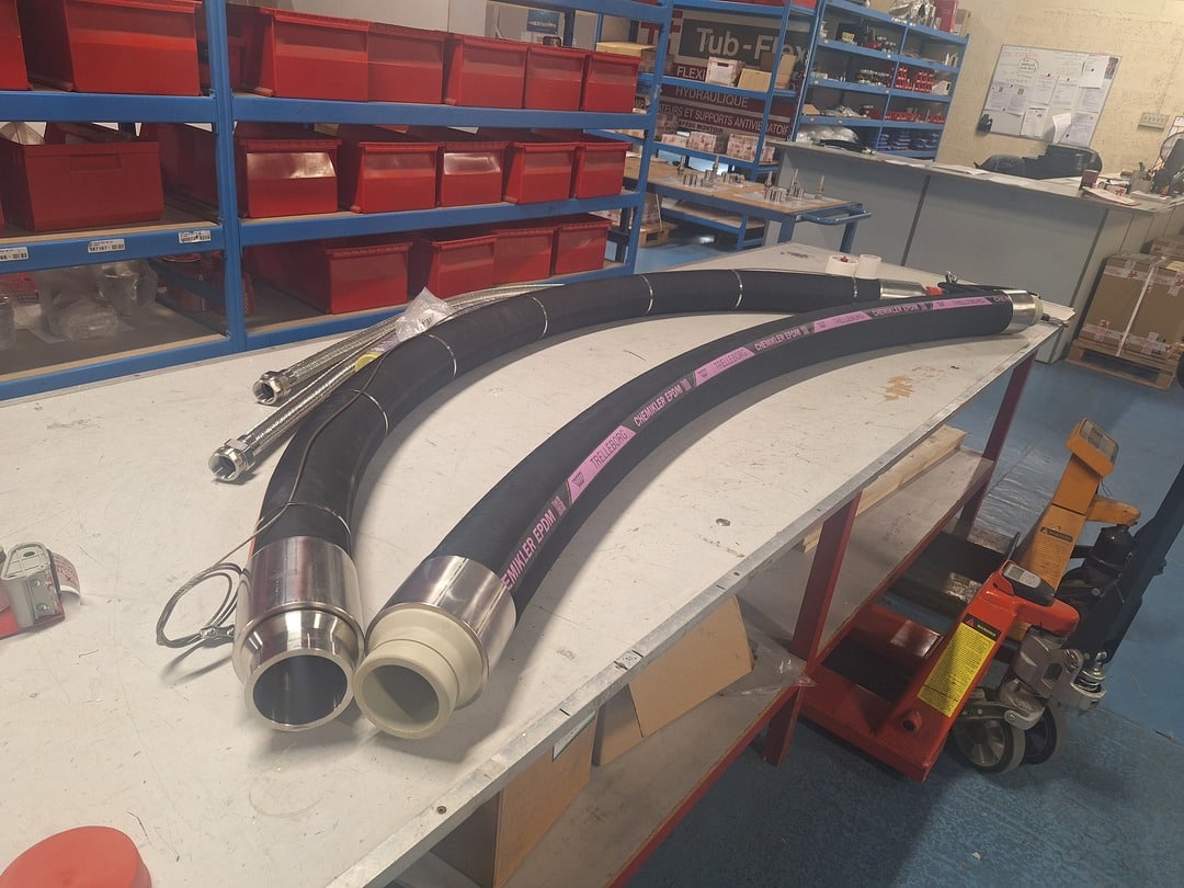 Deux flexibles sur-mesure réalisés dans les usines de Tubflex